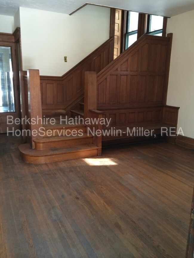 Building Photo - 1637 S 5th St