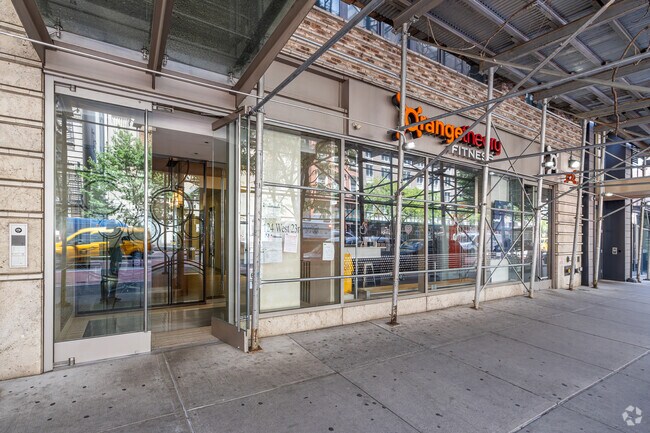 Entrada y escaparate - Graydon Chelsea