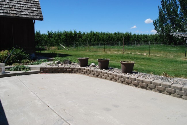 Building Photo - 5661 E Zillah Dr