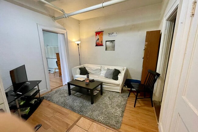 Building Photo - Pet Friendly 1 bed available 9/1