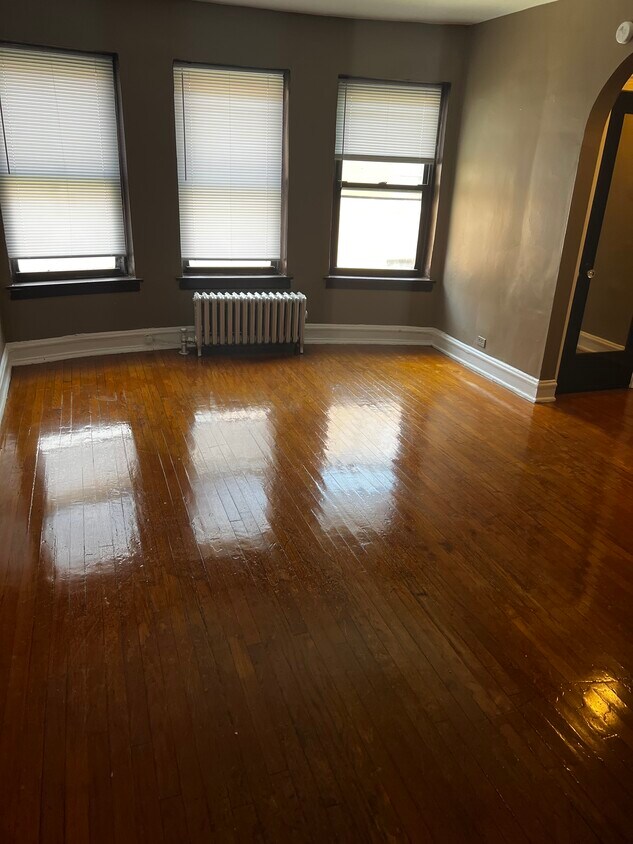Foto principal - 8036 S Ellis Ave