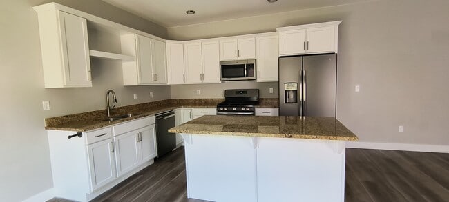 Building Photo - 1595 S Topaz Dr