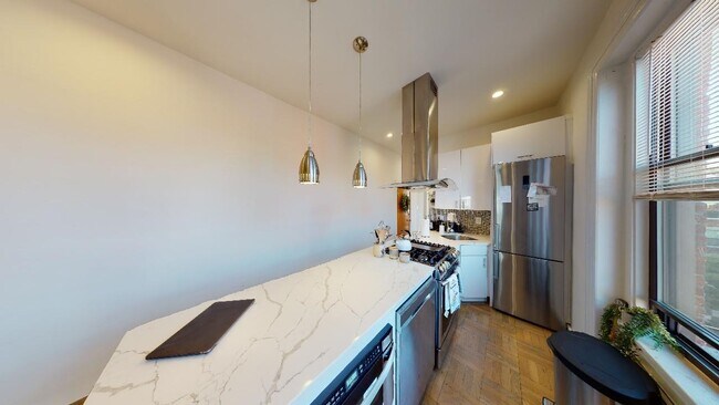Building Photo - 844 Park Ave