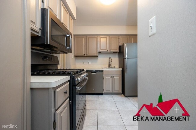 Building Photo - 4 br, 2 bath House - 813 S Wilson Ave