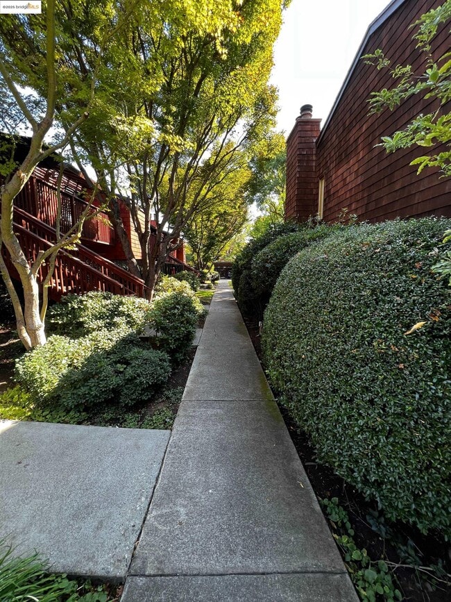 Foto del edificio - 1455 Latour Ln