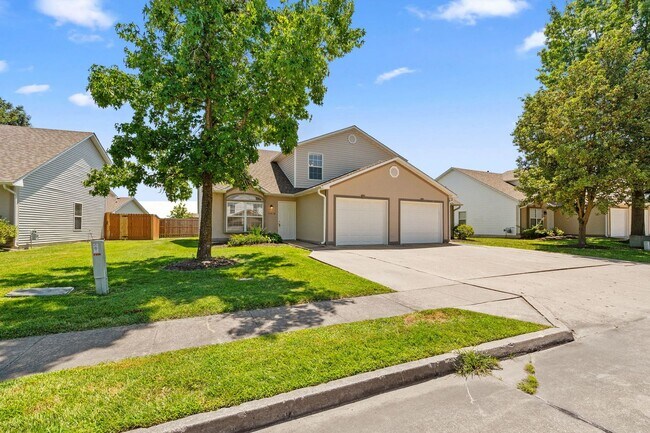 Foto del edificio - 2412-2414 Calder Ct.