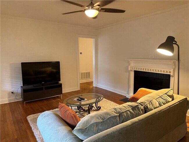 Foto del edificio - 1854 Virginia Ave