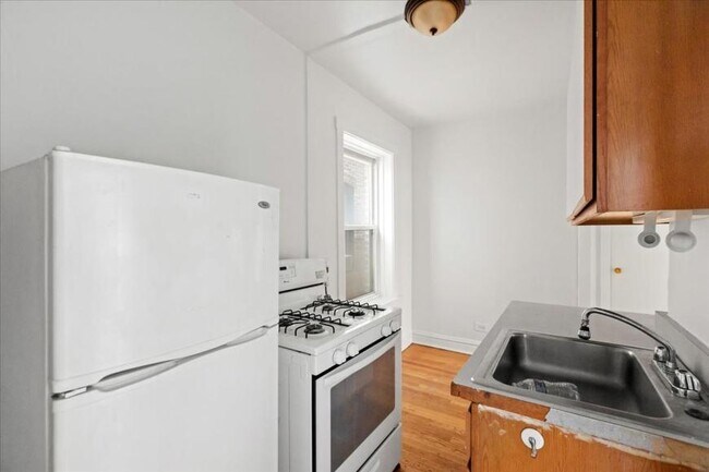 Foto del edificio - 1 bedroom in Chicago IL 60657