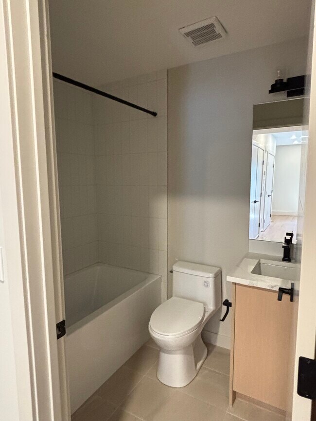 Photo du bâtiment - 8304 46 Av NW