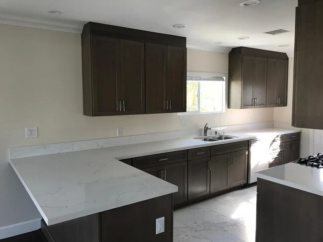 Foto del edificio - 6450 W 84th Pl