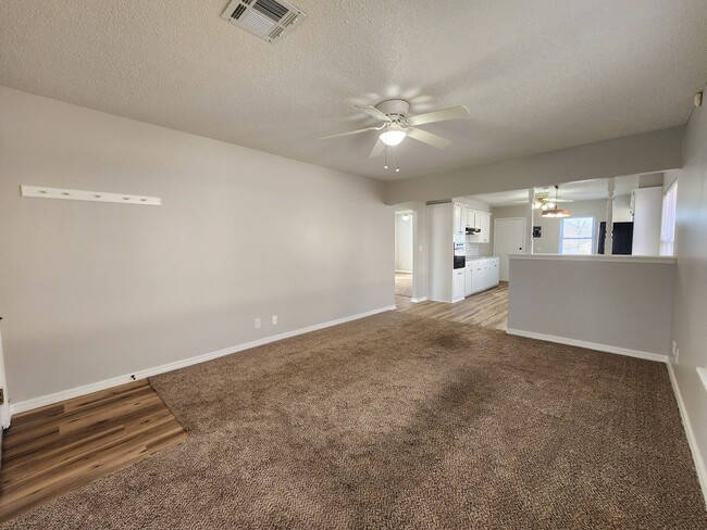 Building Photo - Cute 2 bed 1 bath house in Shawnee
