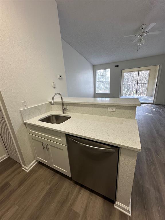 Building Photo - 5077 Park Central Dr