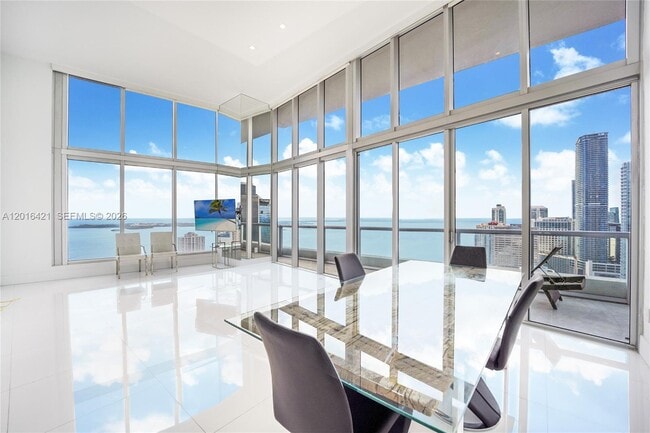 Foto del edificio - 495 Brickell Ave