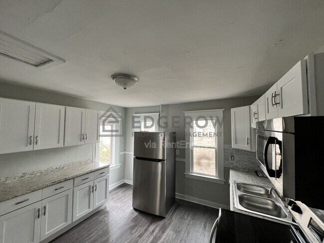 Foto del edificio - 815 Logan St SE