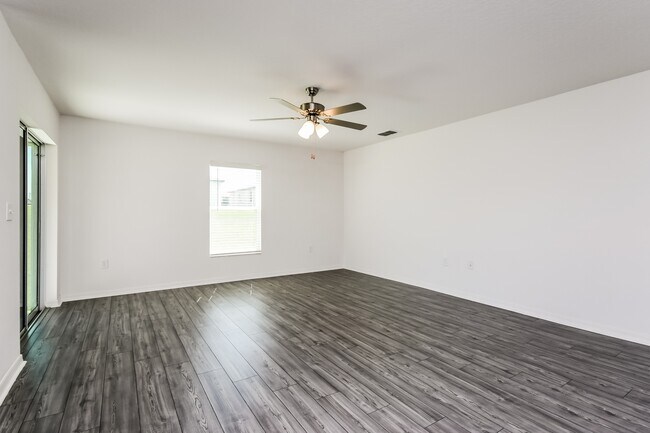 Foto del edificio - 1635 Swan Lake Cir