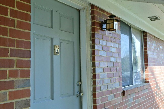 Foto del edificio - Chapel Hill/2BR Brookside Condo