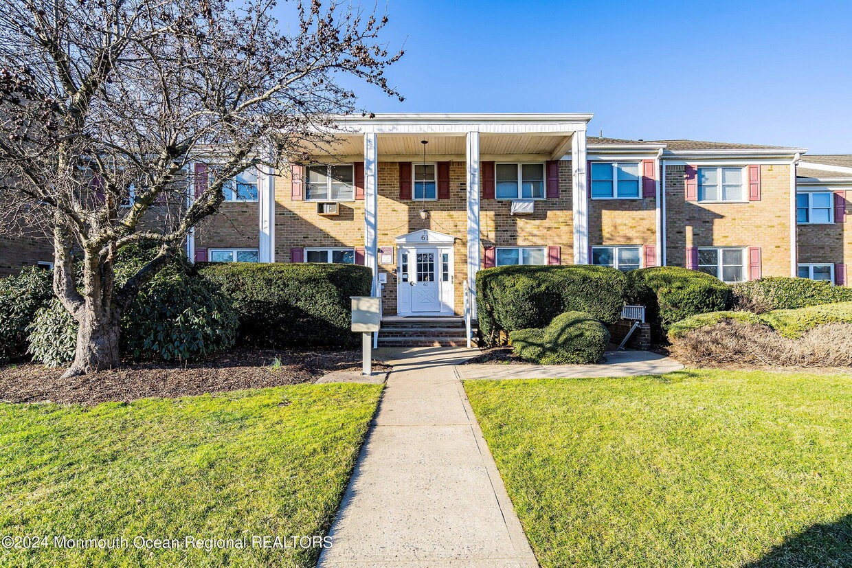 61 Stonehurst Blvd Unit F, Freehold, NJ 07728 Condo for Rent in