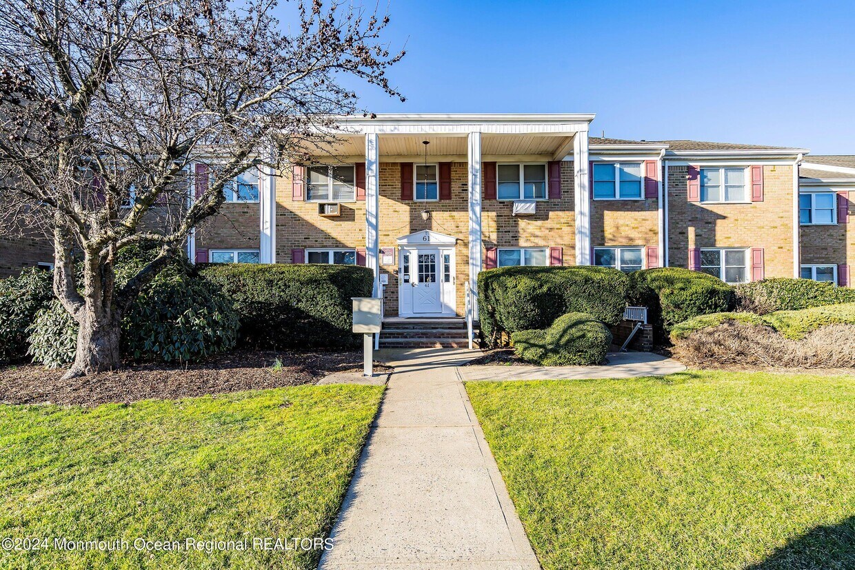 61 Stonehurst Blvd Unit F, Freehold, NJ 07728 Condo for Rent in