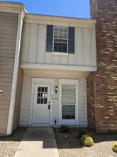 Building Photo - 1600 N Saba St