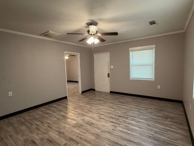 Foto del edificio - 1109 W Wall St