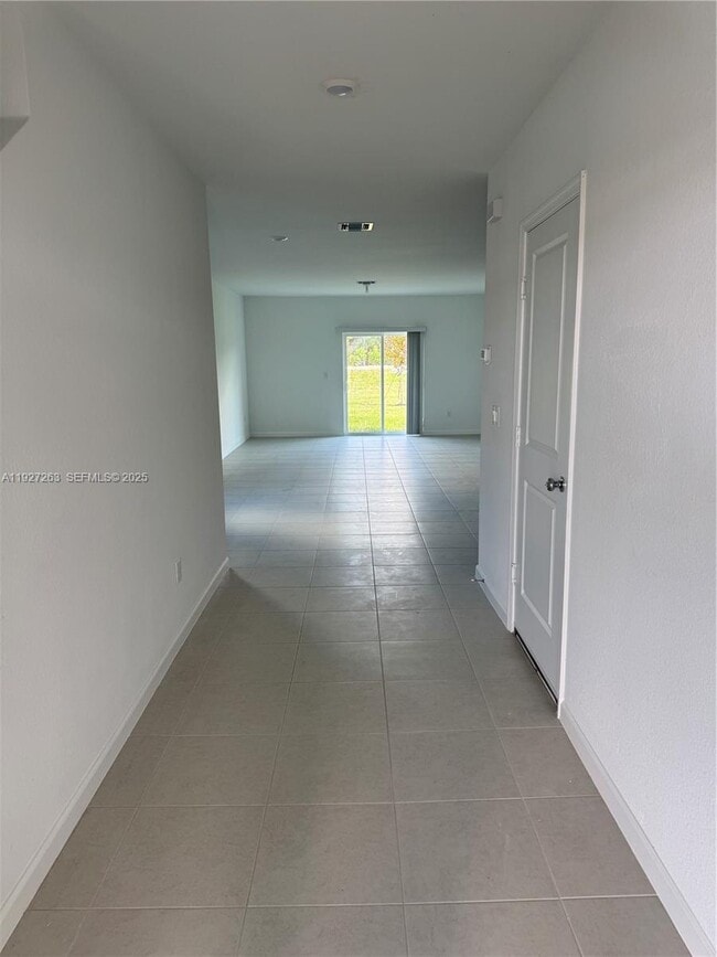 Foto del edificio - 5837 NW Sweetwood Dr