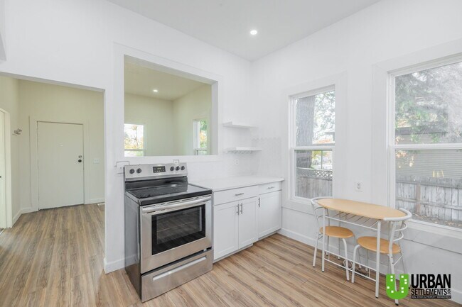 Building Photo - 1722 W Spofford Ave