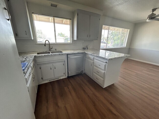 Photo - 7312 S Land Park Dr House