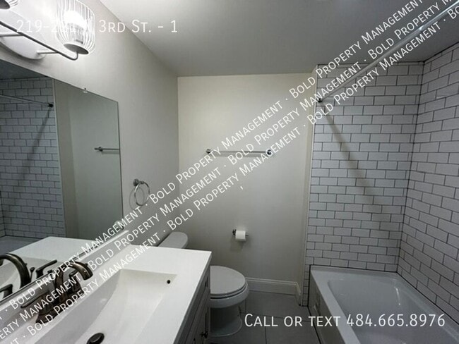 Foto del edificio - 219-221 N 3rd St.-1