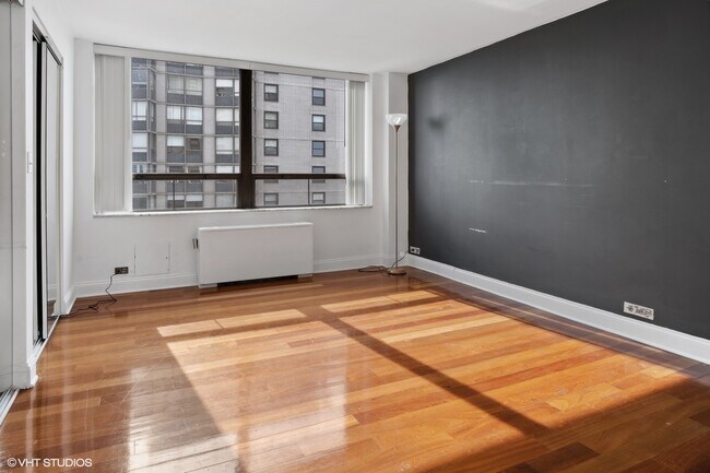 Foto del edificio - 5701 N Sheridan Rd