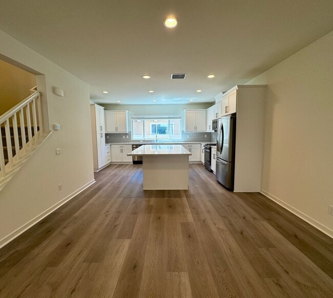 Foto del edificio - Spacious 4Bd/3.5Ba Home in Gated Lake Fore...