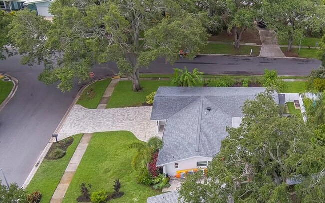 Foto del edificio - 1368 Whispering Pines Dr