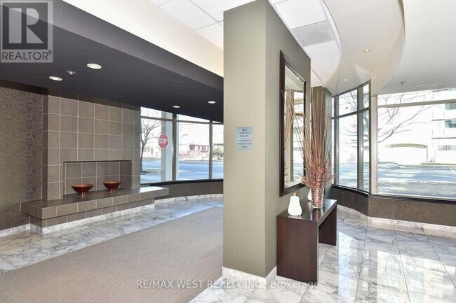 Photo du bâtiment - 935-PH935 Sheppard Ave W