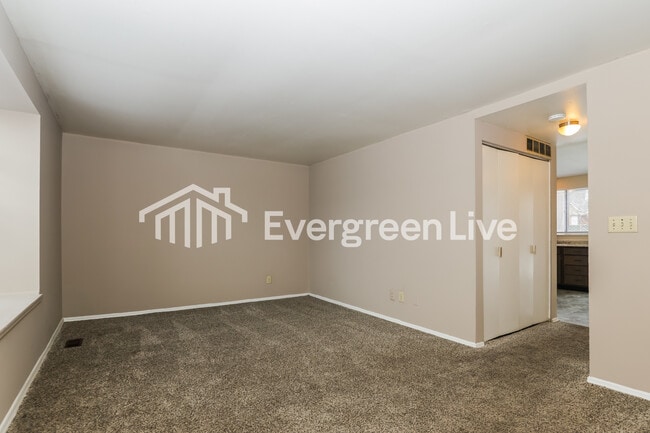 Foto del edificio - 7566 Mt Whitney