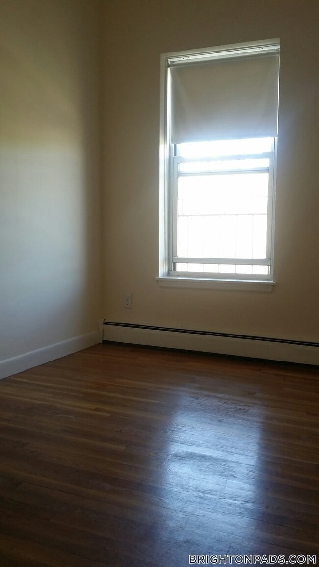 Building Photo - 160 N Beacon St