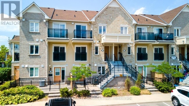 Building Photo - 4975-4975 Southampton Dr
