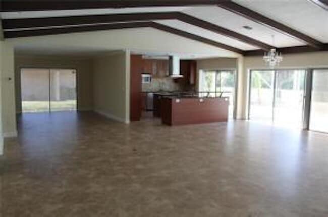 Building Photo - 4705 Holly Dr