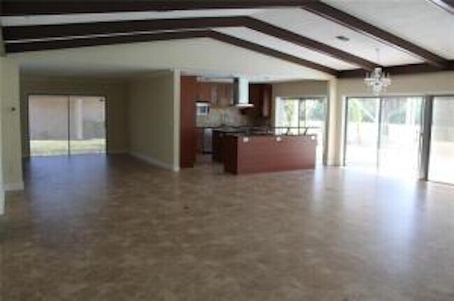Foto del edificio - 4705 Holly Dr