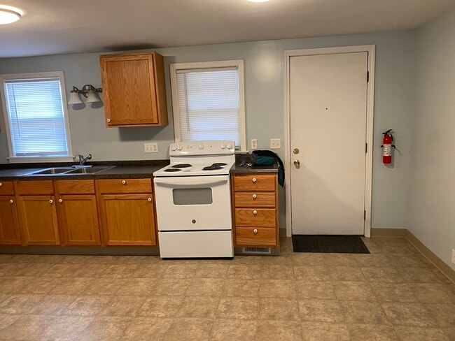 Building Photo - 947 Vassar Dr