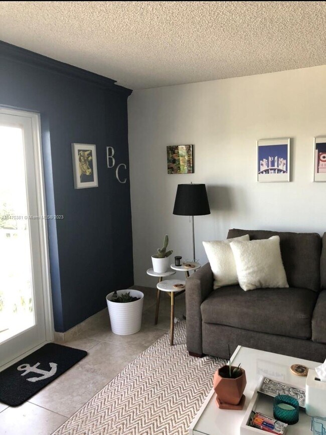 Foto del edificio - 3000 E Sunrise Blvd