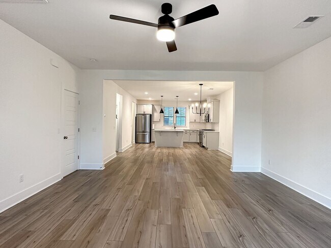Building Photo - Luxury Townhome in Midtown Nexton
