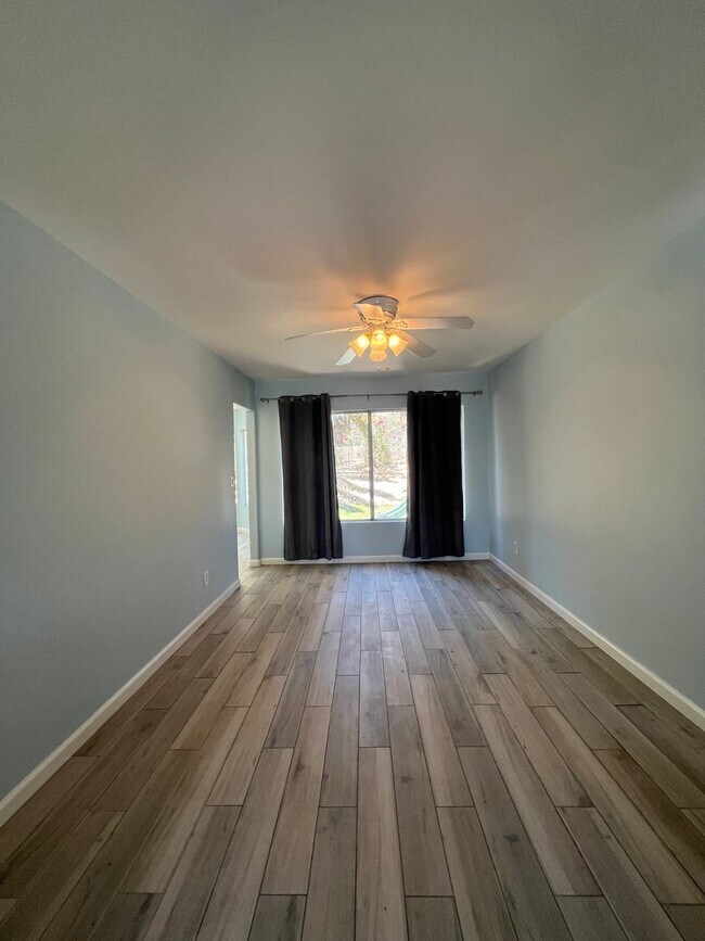 Building Photo - Beautiful Henderson Home!