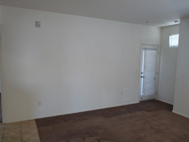 Foto del edificio - GATED 2 BEDROOM, 2 BATH CONDO IN JASMINE RANCH COMMUNITY
