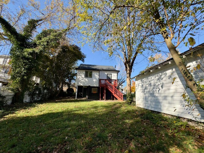 Foto del edificio - Charming 6 Bedroom/4.5 Bathroom Home in We...