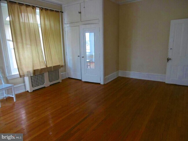 Building Photo - 179 Markle St