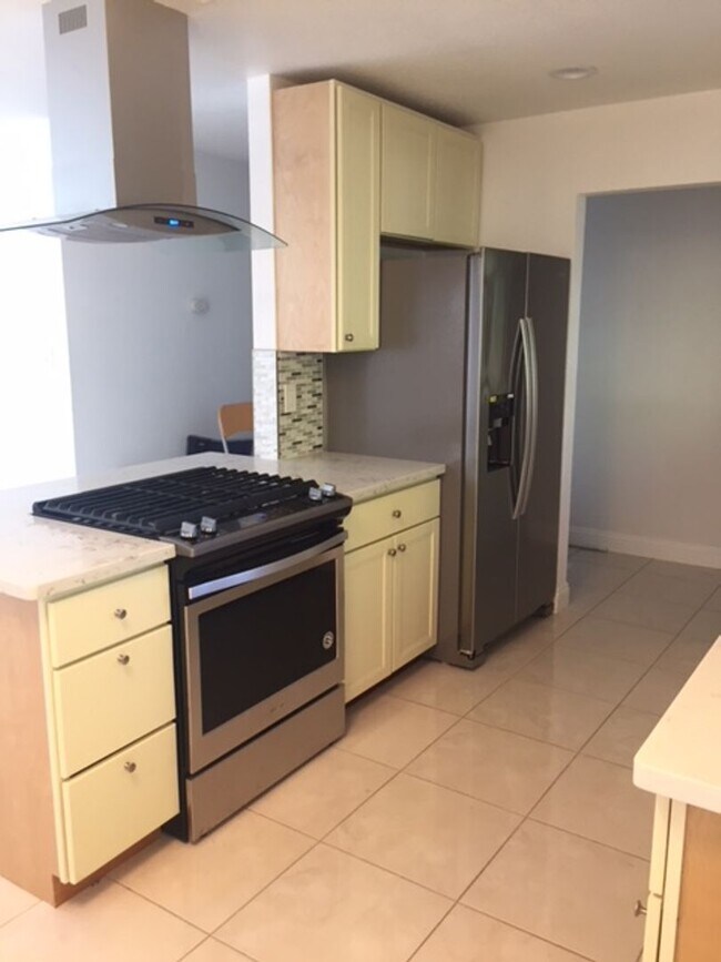 Building Photo - Cozy home in Carmichael- Available on 01/0...