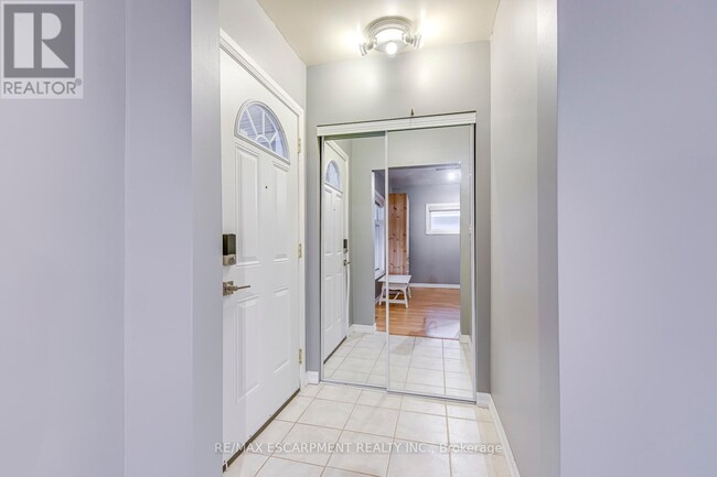 Photo du bâtiment - 5188 Maple St