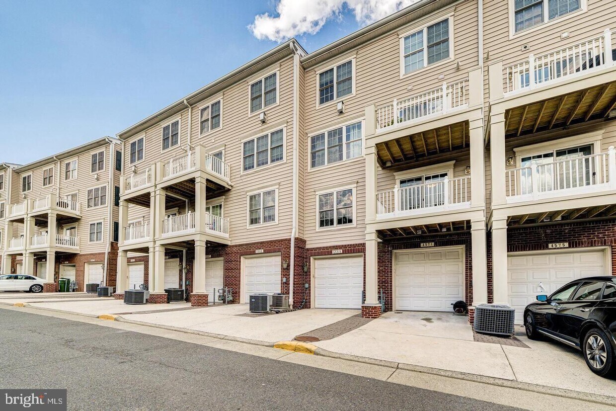 4636 Battenburg Ln Unit 632, Fairfax, VA 22030 Room for Rent in Fairfax, VA