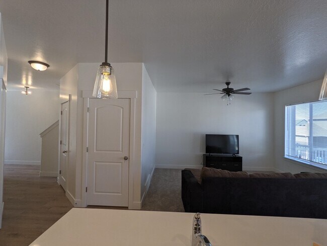 Building Photo - 16127 S Truss Dr