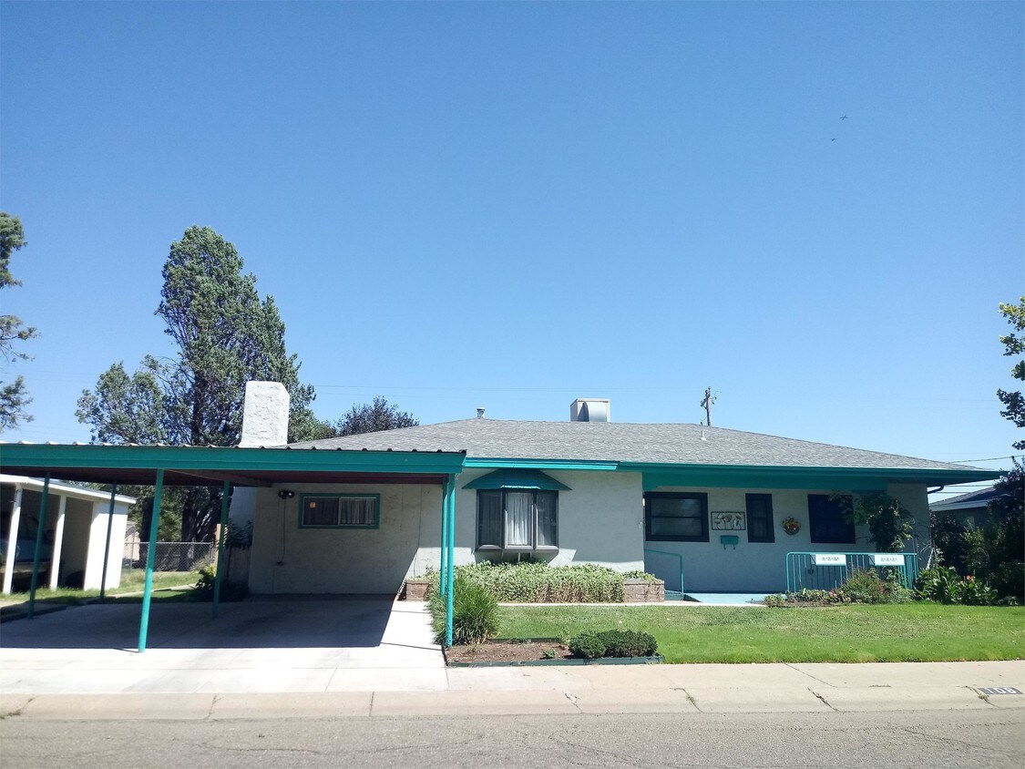 Primary Photo - 108 Sandia Dr