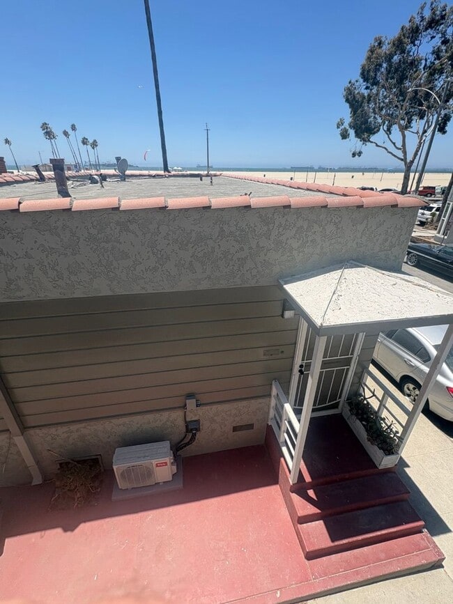 Building Photo - O/SA - Ocean / Santa Ana